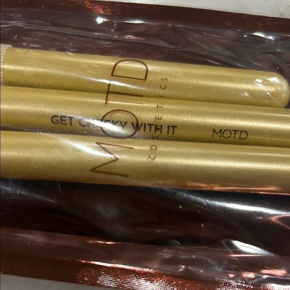 MOTD Getting Cheeky Gold Makeup Brush Set